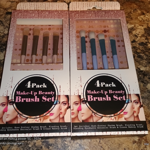 4-Pack Make-Up Beauty Brush Sets One Pack Of Blue One Pack Of Pink New - Picture 6 of 6